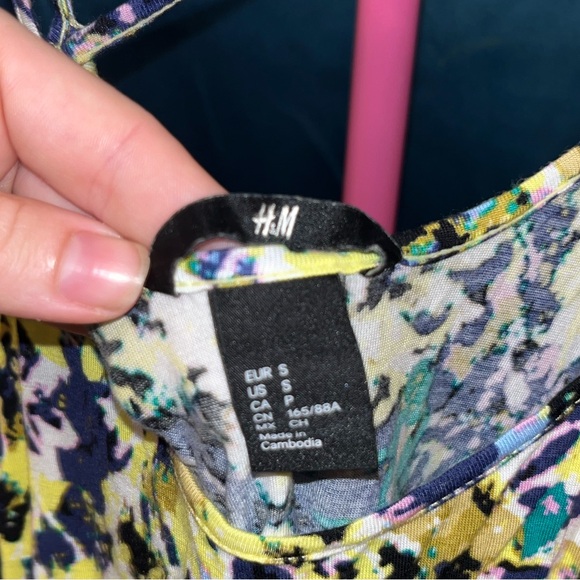 H&M Floral Tank - Picture 3 of 3
